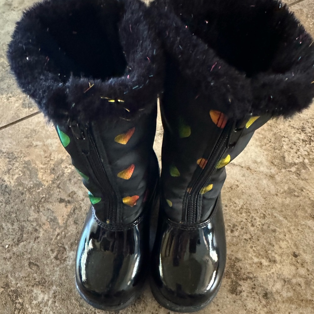 Kids waterproof boots rain snow boots hearts khombu Size 7